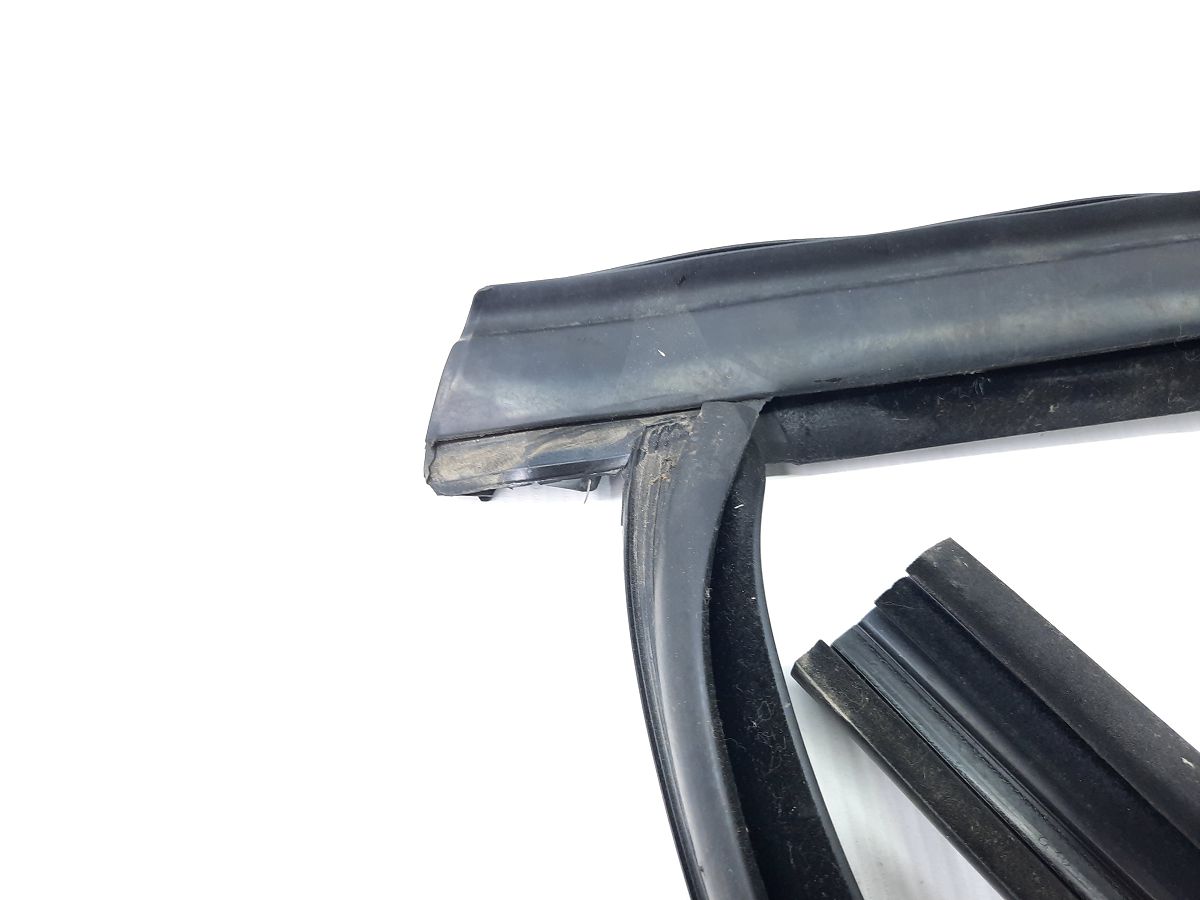 Escape Ущільнювач скла дверей задньої правої Ford Escape 2013-2019 CJ5Z7825766A Ford Escape 3