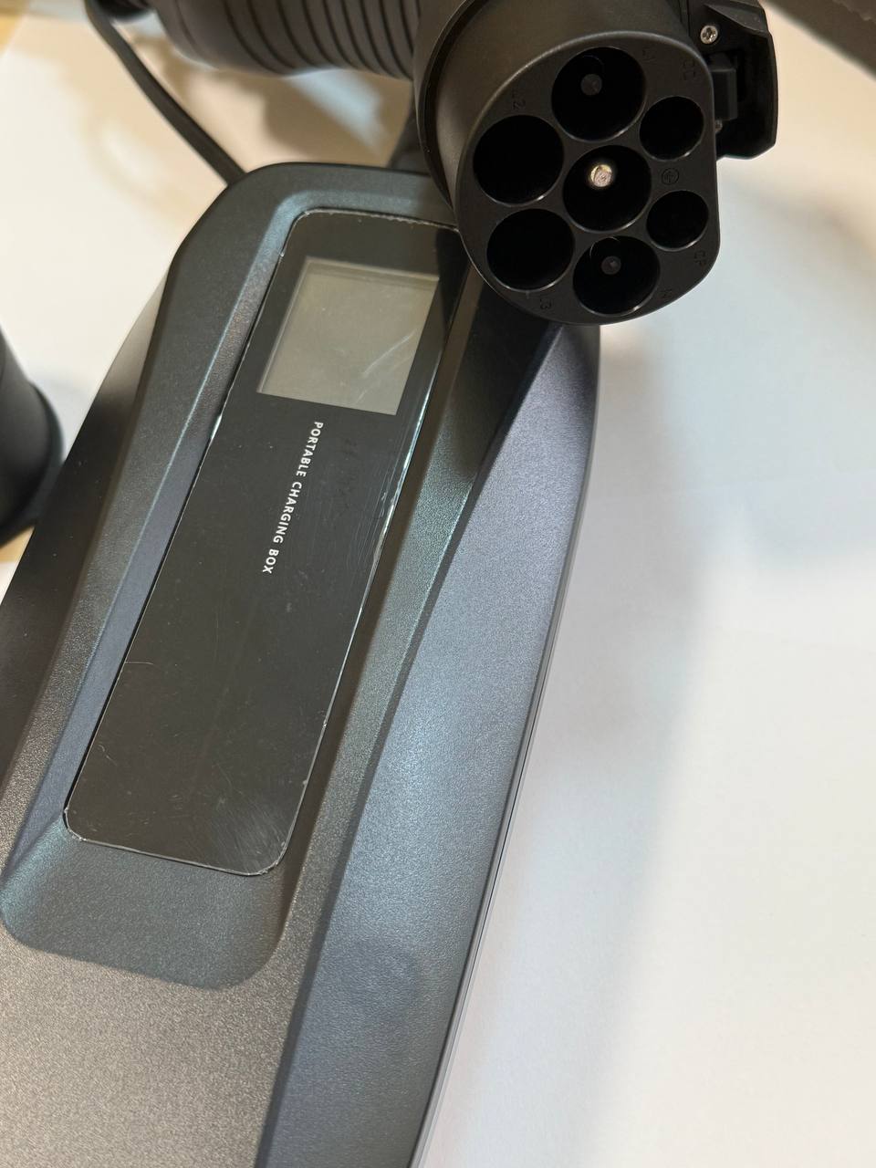 Зарядні пристрої. Універсальна переносна зарядка на 7 кВт Tesla Model 3 2016-2020 Besen 56566122 Tesla Model 3