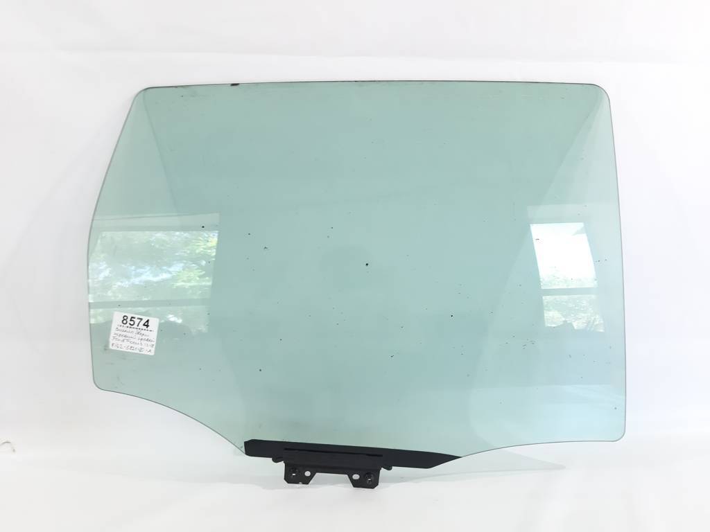Focus Скло дверей передньої правої Ford Focus 2012-2018 F1EZ5821410A Ford Focus 10