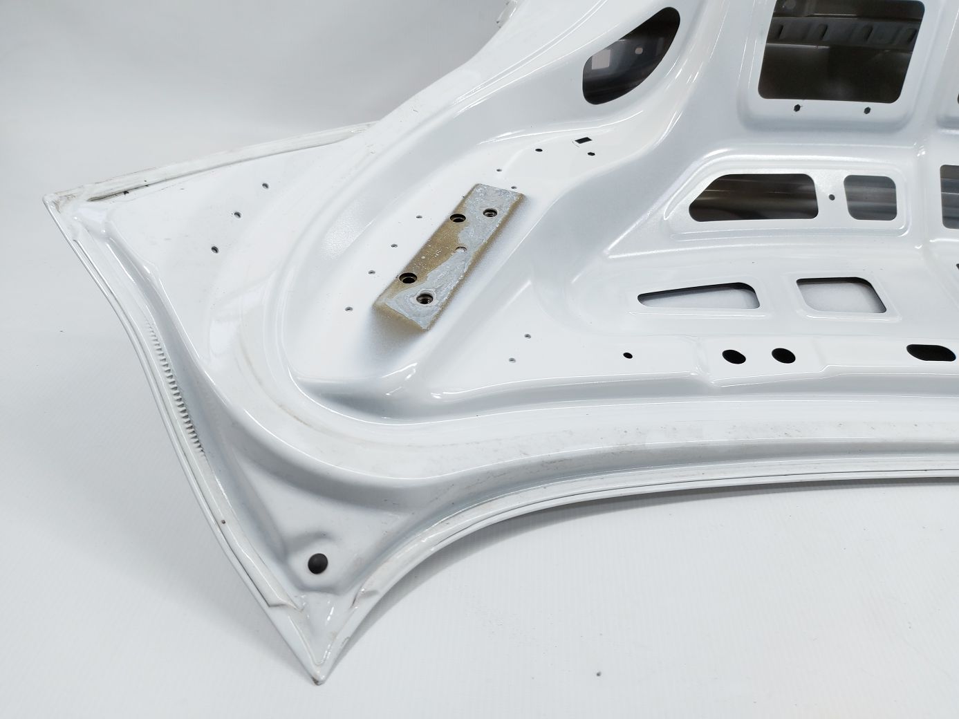 Regal Крышка багажника Buick Regal 2014-2017 23221622 Buick Regal 8