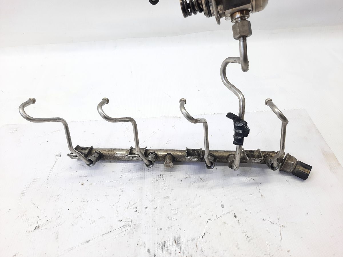 7 series Топливная рампа правая BMW 7 2012 13537547600 BMW 7 3 7 series Топливная рампа правая BMW 7 2012 13537547600 BMW 7 3