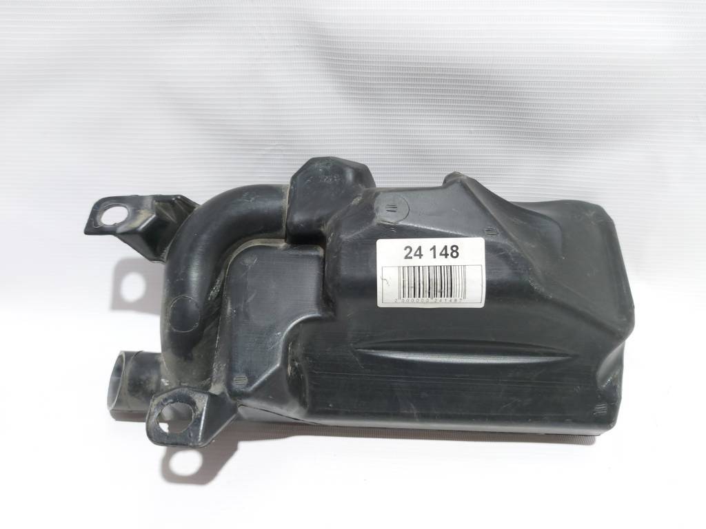 3. Резонатор воздухозаборника Mazda 3 2014-2018 PEAR13195 Mazda 3