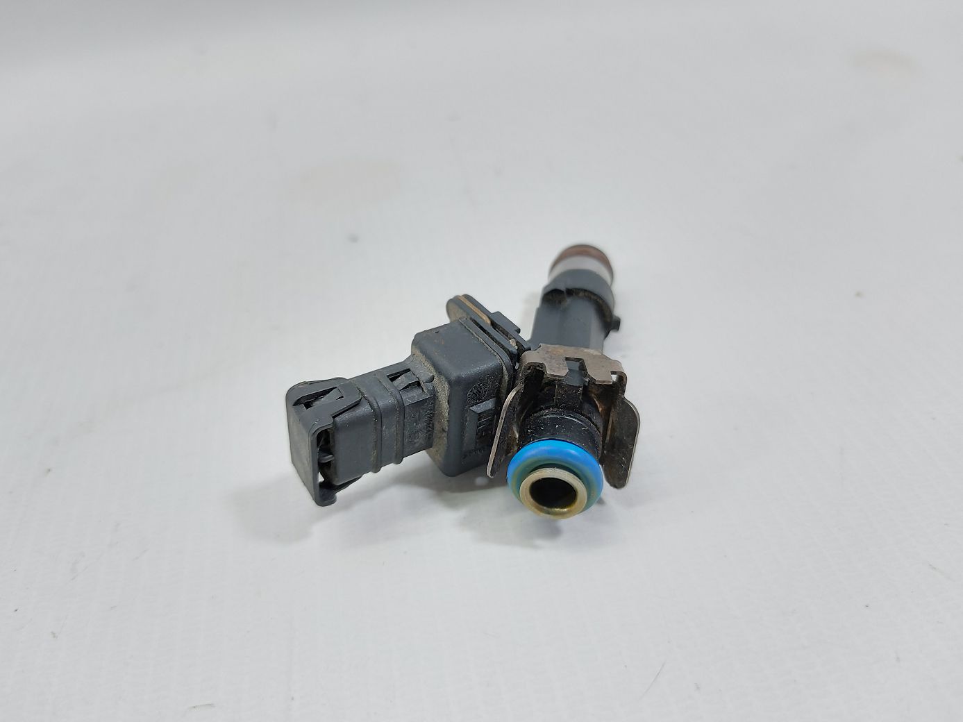 Trax. Форсунка паливна Chevrolet Trax 2015-2021 55565970 Chevrolet Trax