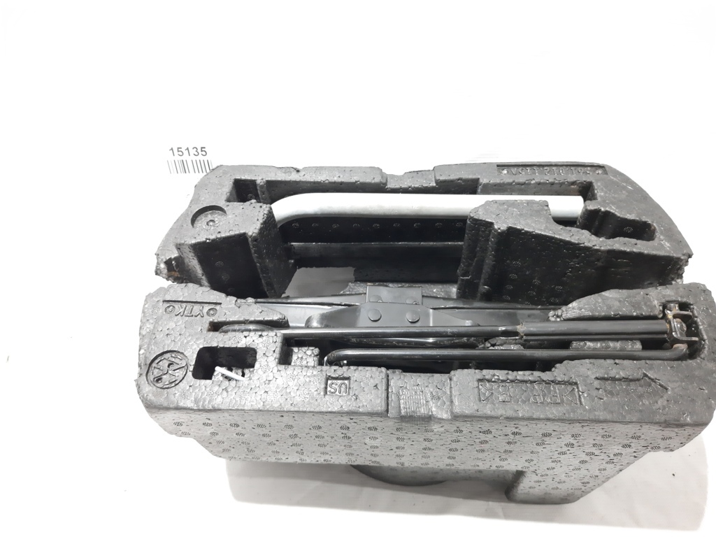 Passat s Вставка колеса запасного (пінопласт) Volkswagen Passat S 2012-2019 561012115A Volkswagen Passat S 13