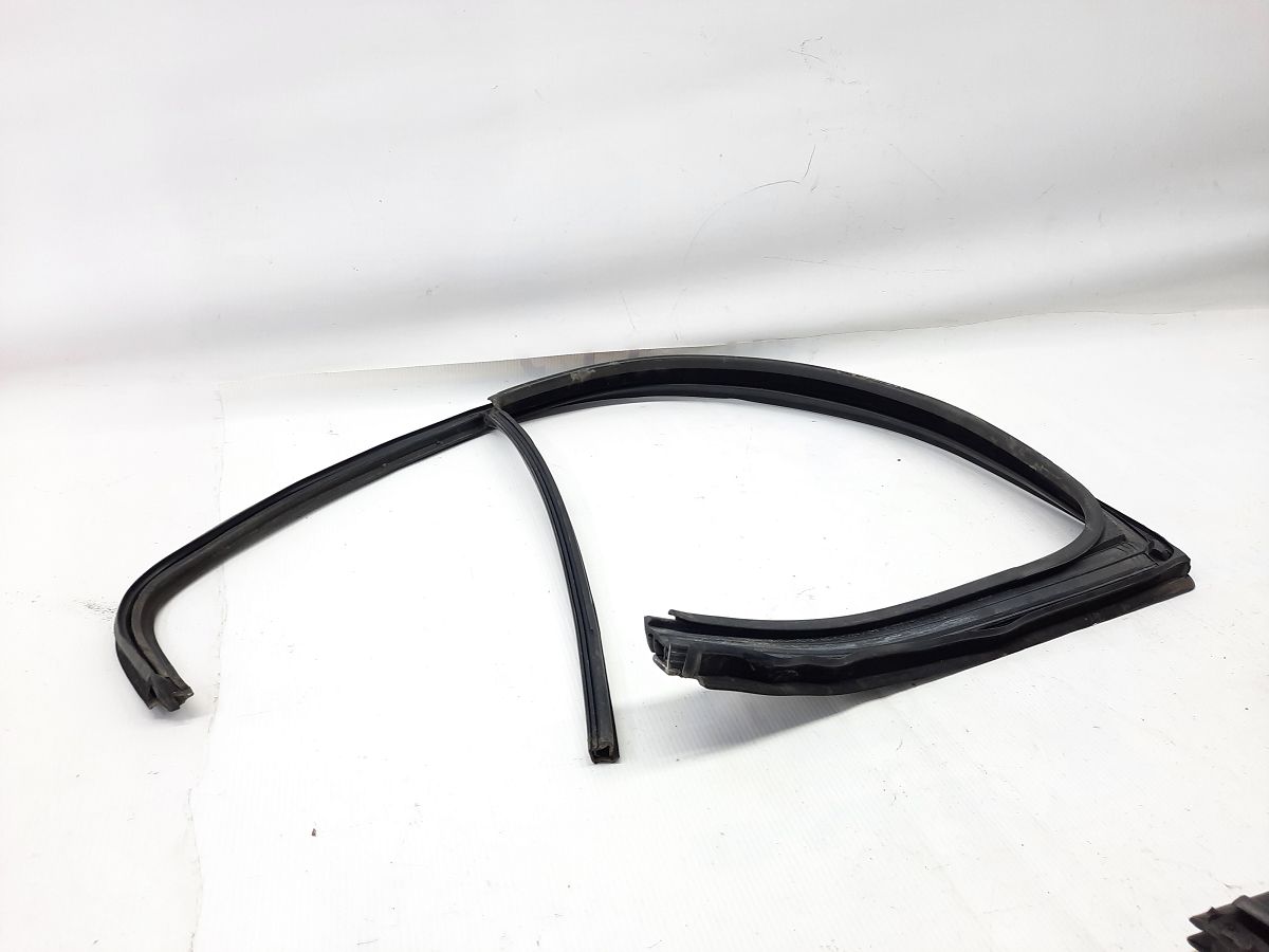 Jetta Направляюча гумка скла (кватирка) двері задньої лівої Volkswagen Jetta 2011-2018 5C68394315AP Volkswagen Jetta 7