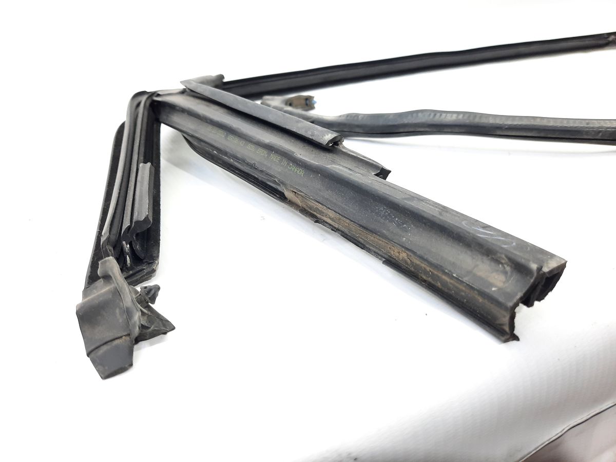 Passat s Молдинг скла зовнішні двері задньої лівої Volkswagen Passat S 2012-2020 561839643A Volkswagen Passat S 9