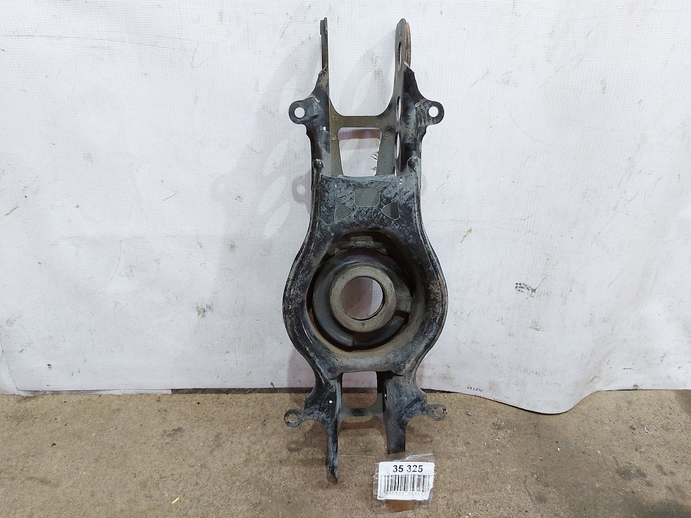 Ats. Важіль задній лівий нижній Cadillac ATS 2015-2019 23282358 Cadillac ATS