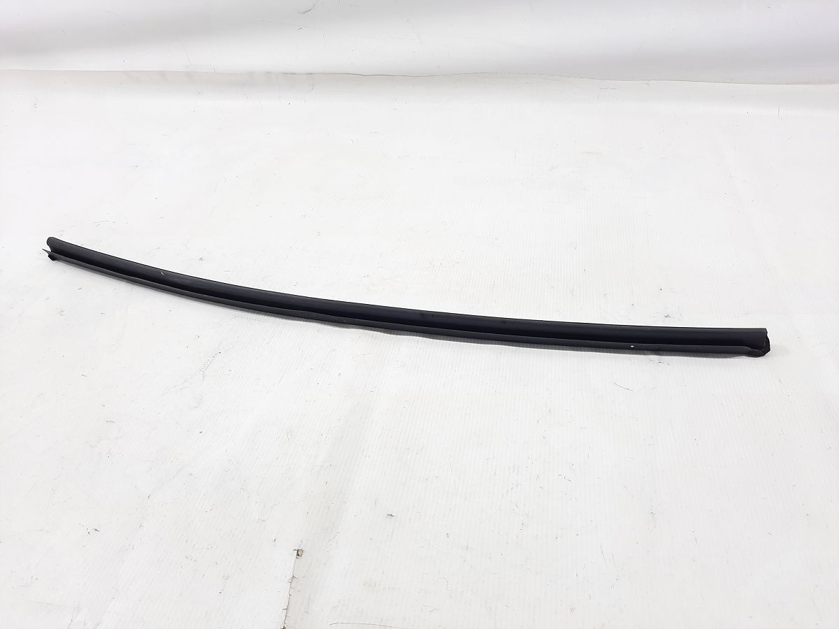 Cadenza. Уплотнительная резинка стекла двери передней левой Kia CADENZA 2014-2016 822313R000 Kia CADENZA