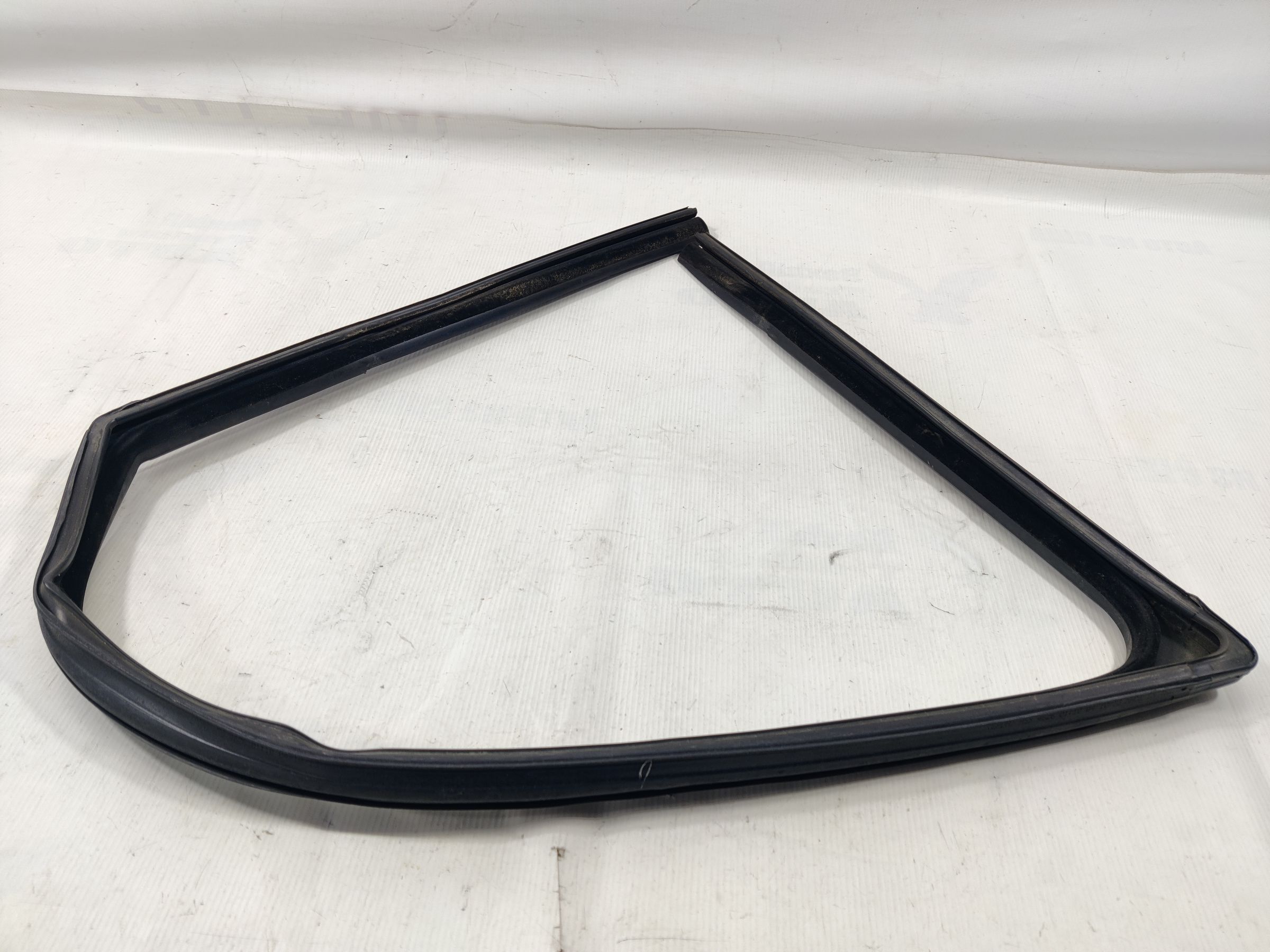 Compass Направляющая резинка стекла двери передней правой Jeep Compass 2007-2017 5074656AF Jeep Compass 3