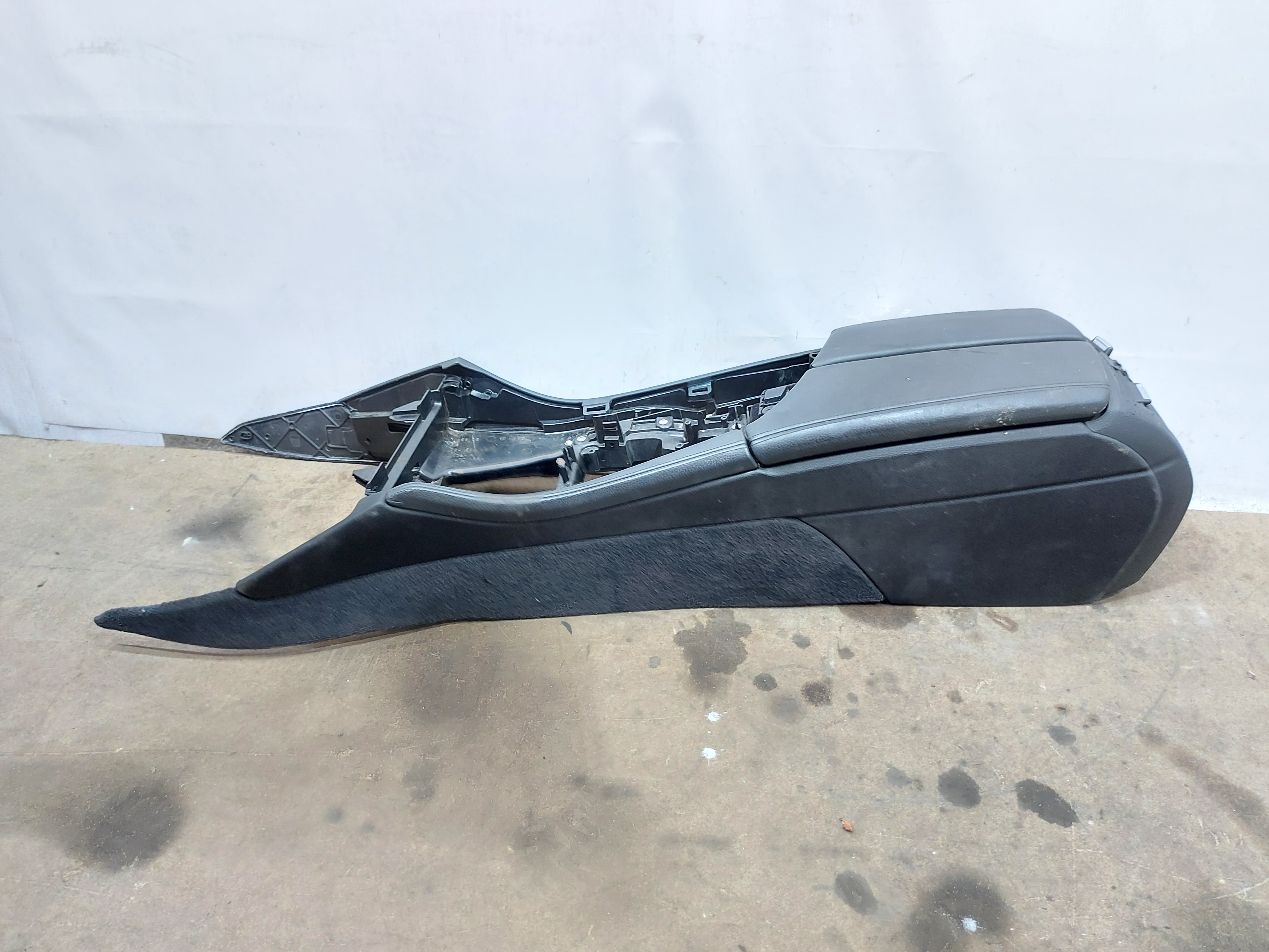 5 series Консоль центральна BMW 5 series 2011 51169216814 BMW 5 series 4 5 series Консоль центральна BMW 5 series 2011 51169216814 BMW 5 series 4