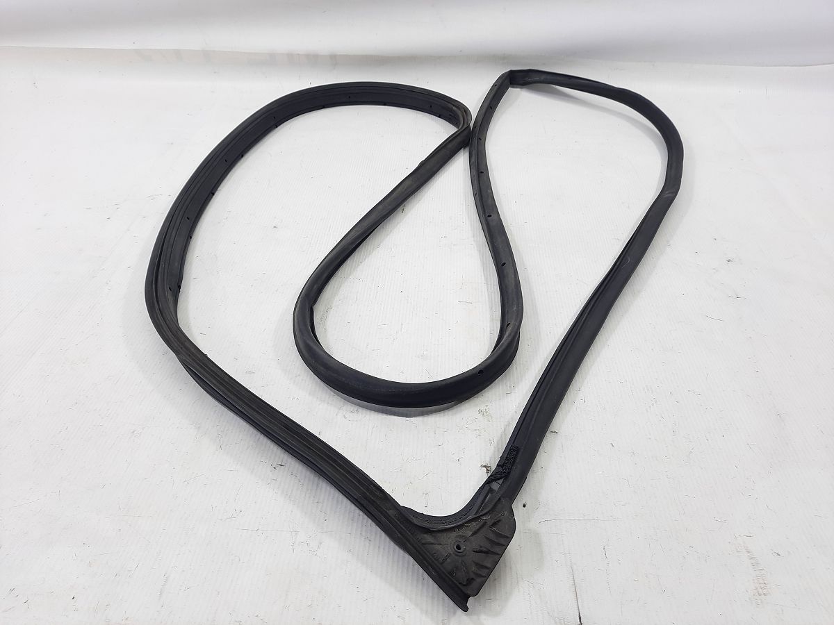 6. Уплотнительная резинка двери передней правой Mazda 6 2014-2017 GHP958760C Mazda 6