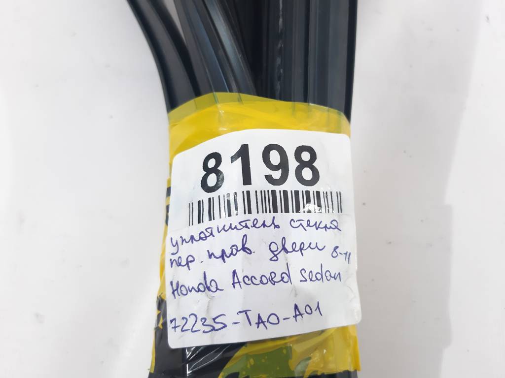 Accord Уплотнитель стекла двери передней правой Honda Accord Sedan 2008-2011 72235TA0A01 Honda Accord Sedan 2