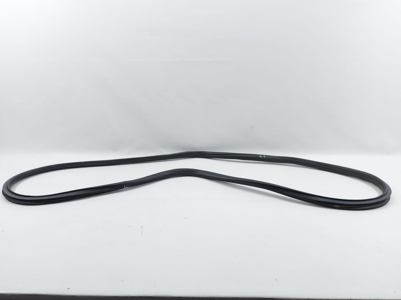 Regal. Ущільнювальна гумка прорізу дверей передньої лівої/правої Buick Regal 2011-2017 13228130 Buick Regal