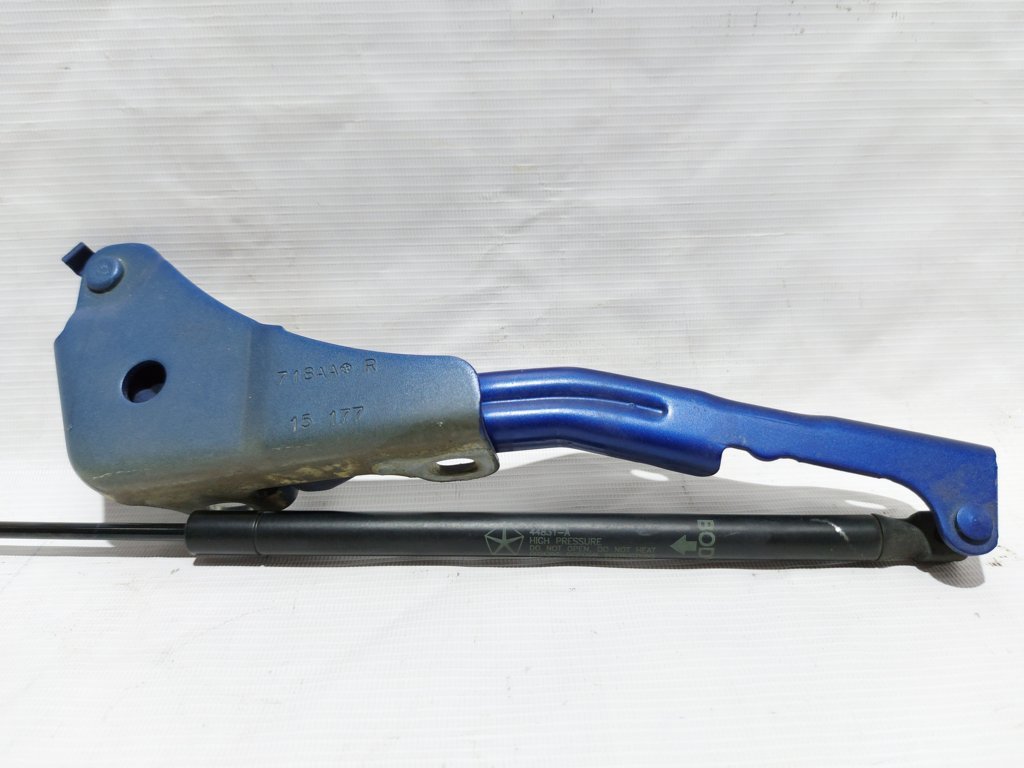 200 limited Петля капота права Chrysler 200 Limited 2015-2017 68143718AA Chrysler 200 Limited 10