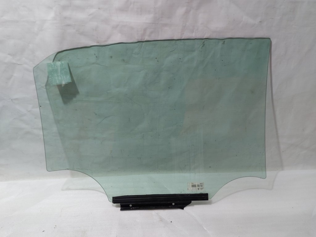 Corolla Стекло двери задней левой Toyota Corolla 2009-2013 6810402250 Toyota Corolla 3