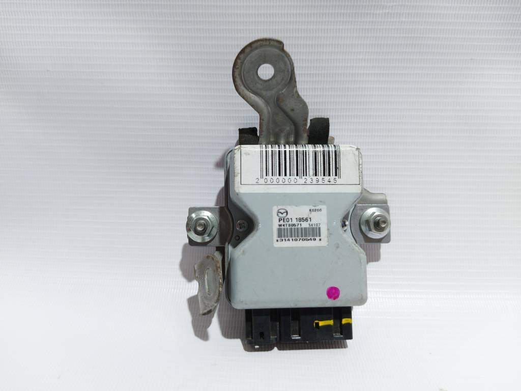 3 Блок управления топливной системой Mazda 3 2013-2019 PE0218561 Mazda 3 2