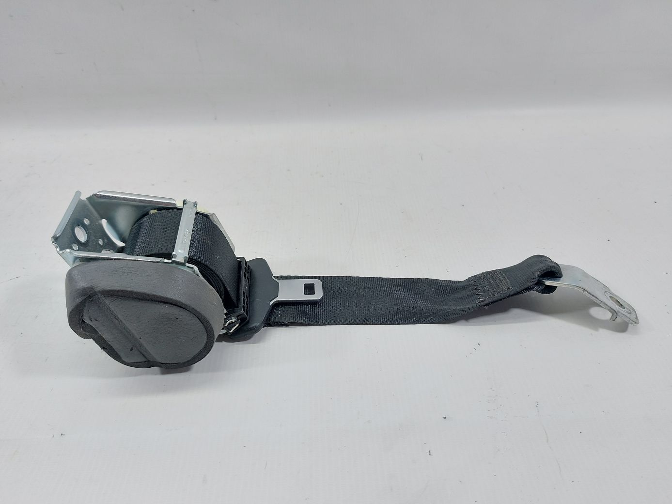Fiesta. Ремінь безпеки задній центральний Ford Fiesta 2014-2019 BE8Z54611B66AA Ford Fiesta