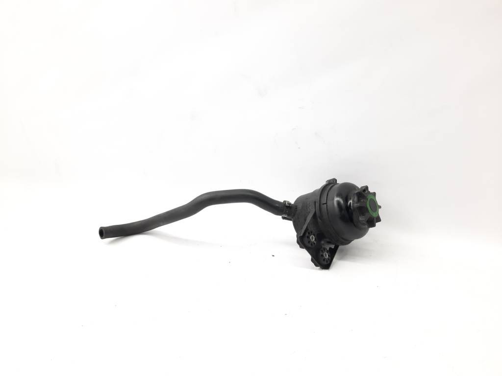 328i xdrive. Бачок насоса гидроусилителя BMW 328i xDrive 2006-2015 32416851218 BMW 328i xDrive
