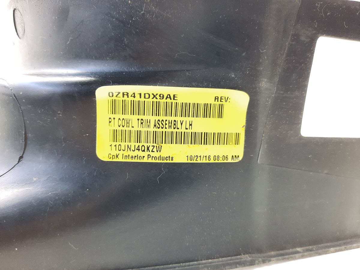 Grand caravan Обшивка порога переднего угловая левая Dodge Grand Caravan 2011-2020 ZR41DX9AE Dodge Grand Caravan 8