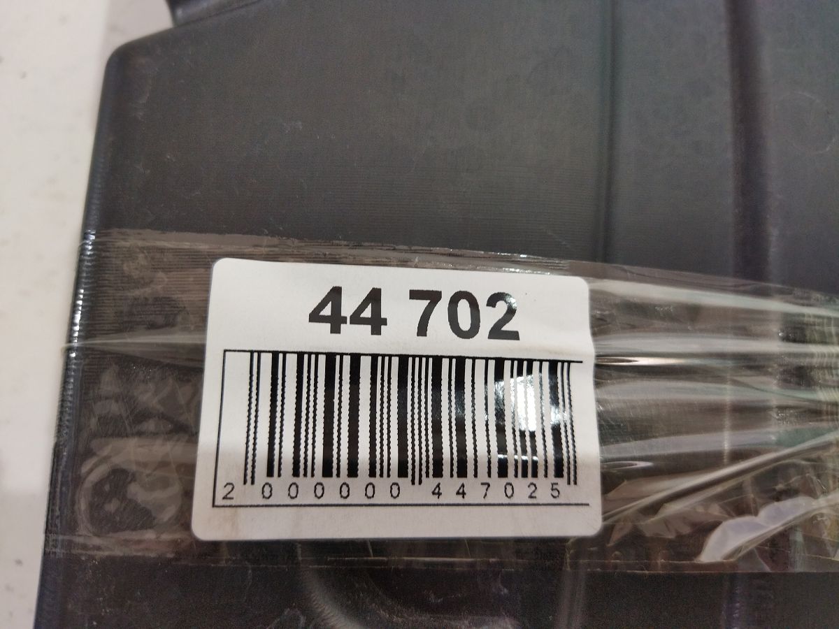 Fiesta Накладка замка капота Ford Fiesta 2014-2019 D2BZ58001A04A Ford Fiesta 5