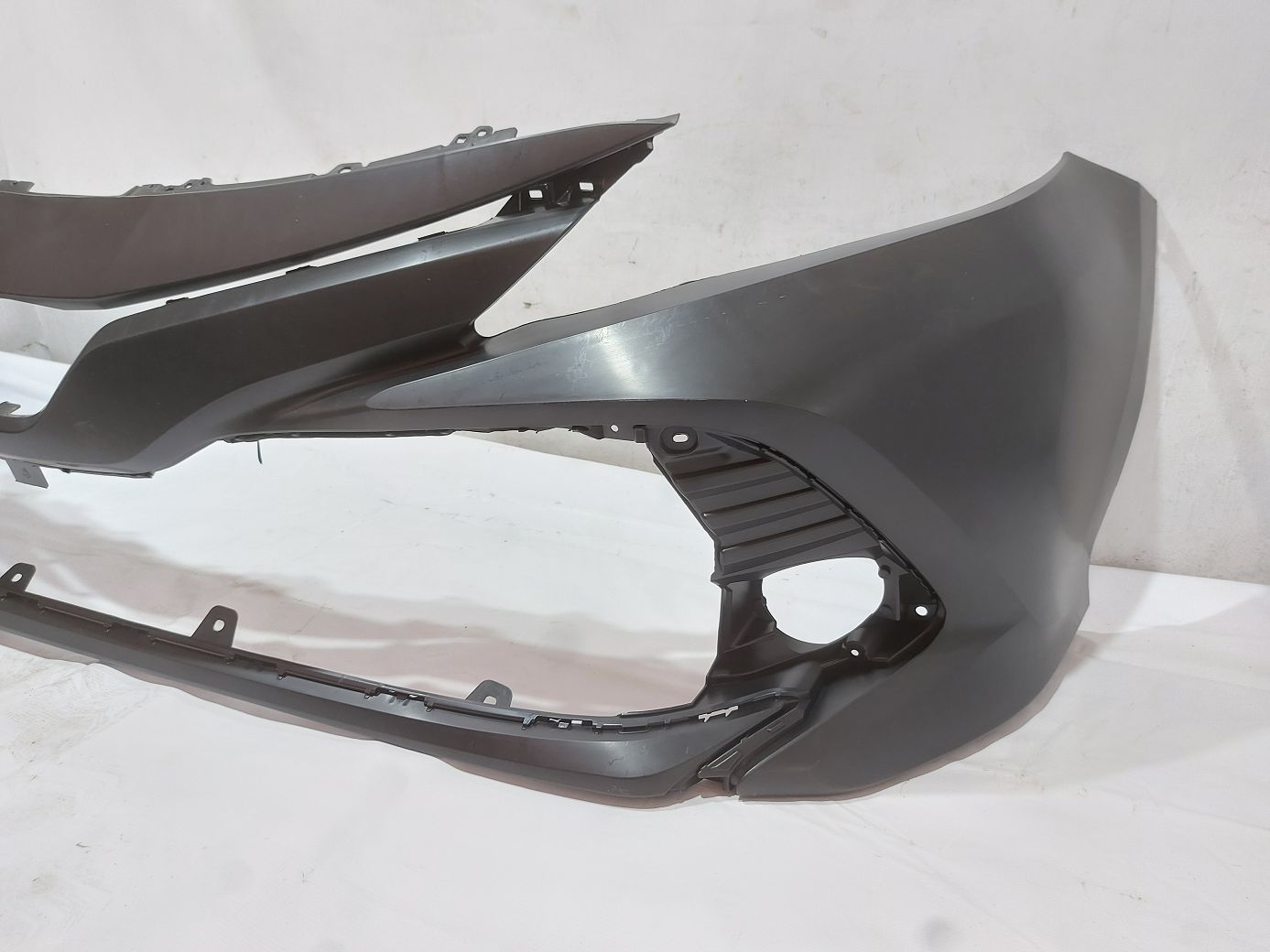 Передние бамперы Бампер передний (LE) Toyota Camry `18-20 Toyota Camry 3