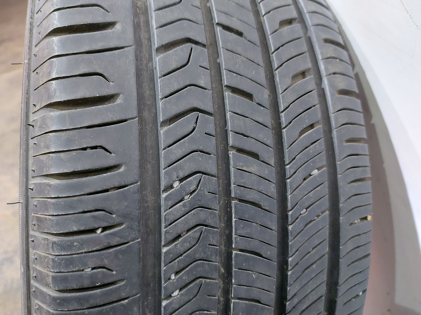 Всесезонные шины Гума Hankook Kinergy 235/60R17 ( Dodge ) 4