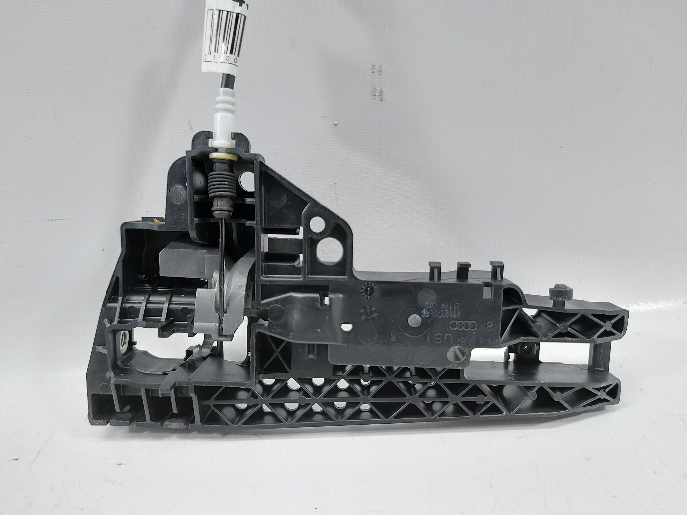 A4 Кронштейн ручки наружной двери передней правой Audi A4 2009-2016 8T0837886B Audi A4 2