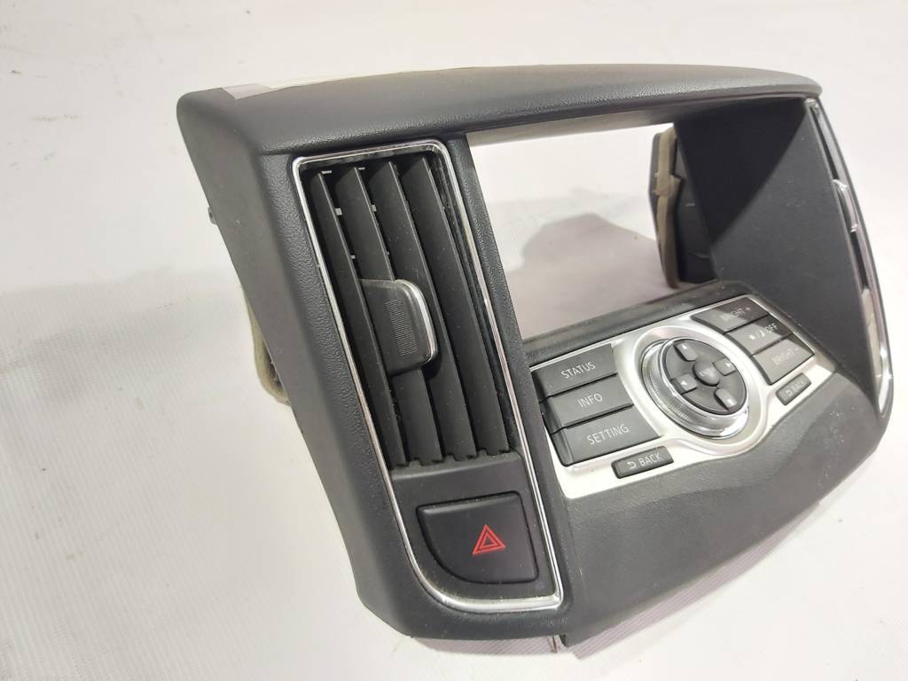 Maxima Кнопки керування мультимедіа з повітропроводами Nissan Maxima 2009-2014 9N00A210450 Nissan Maxima 2