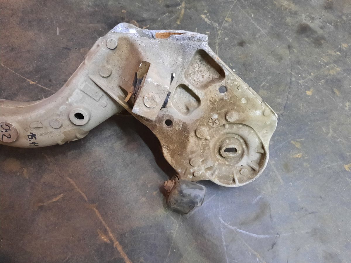 Dart Поворотний кулак задній лівий Dodge Dart 2013-2014 68080587AE Dodge Dart 6