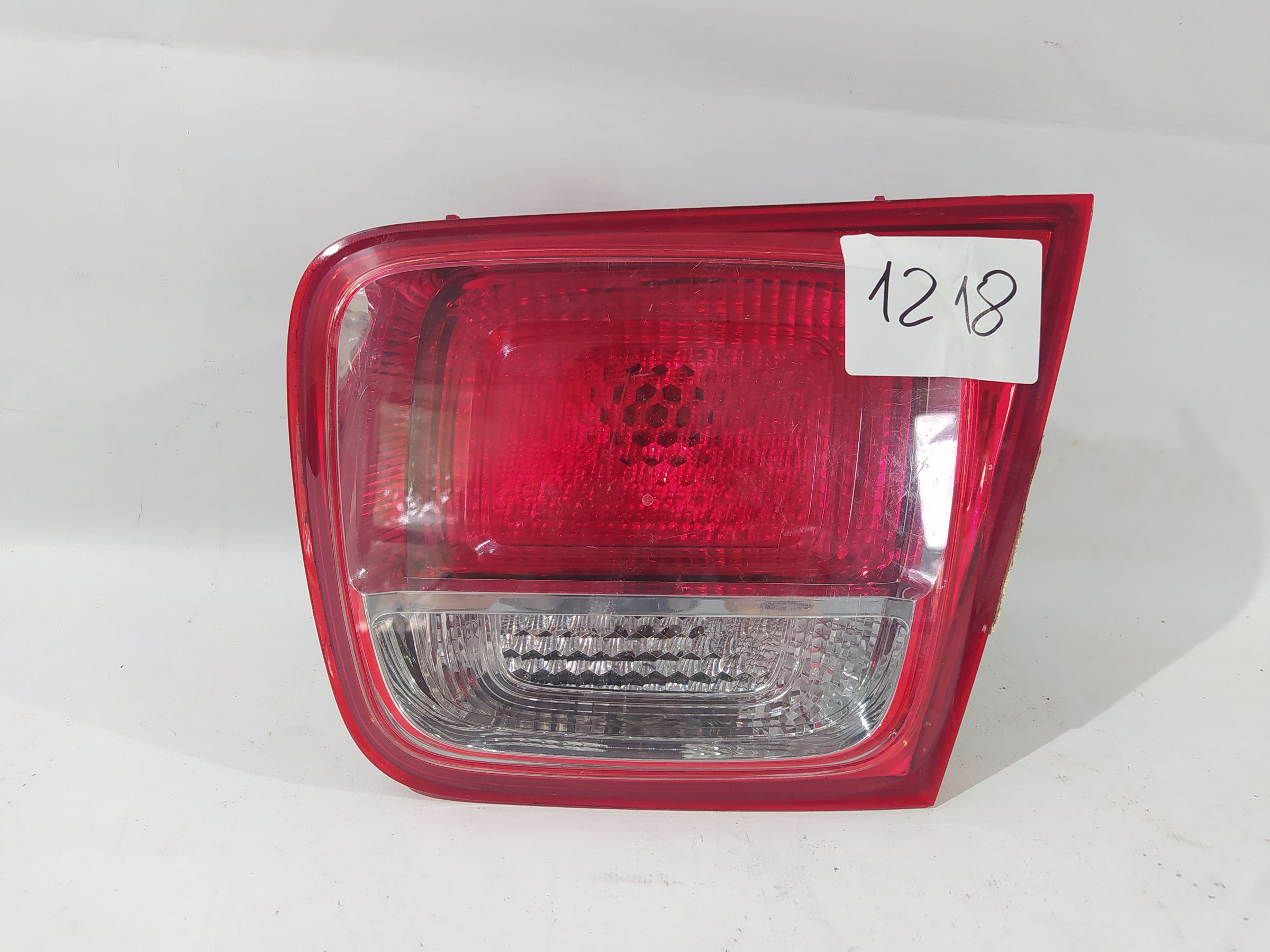 Malibu. Ліхтар кришки багажника правий Chevrolet Malibu 2013-2018 22907312 Chevrolet Malibu