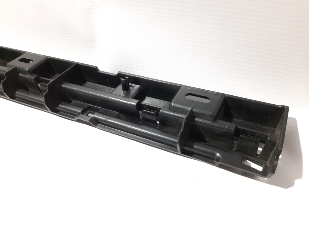 7 series Кріплення накладки порога переднє праве BMW 7 2012 7187106 BMW 7 6
