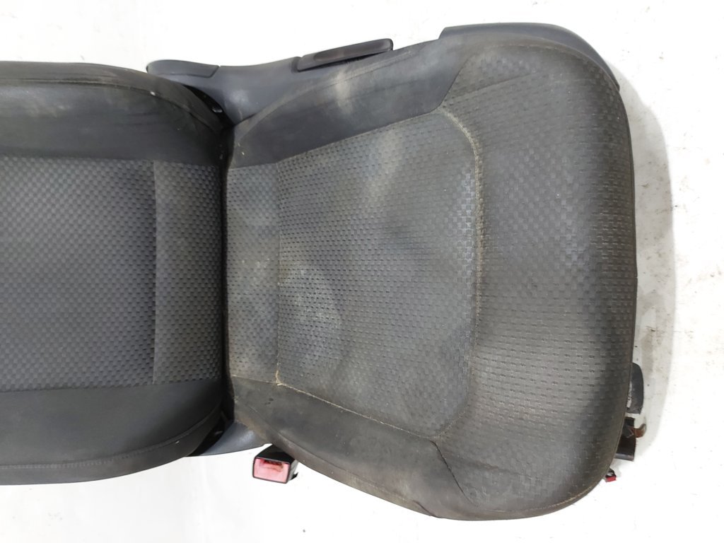 Passat s Сидіння водія Volkswagen Passat S 2011-2018 5C6881105G Volkswagen Passat S 2