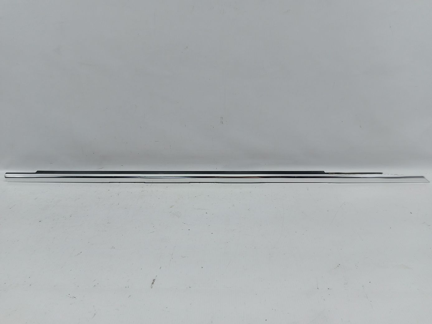 Regal. Ущільнювальна гумка скла двері передньої правої зовнішня (хром) Buick Regal 2013-2018 22970642 Buick Regal