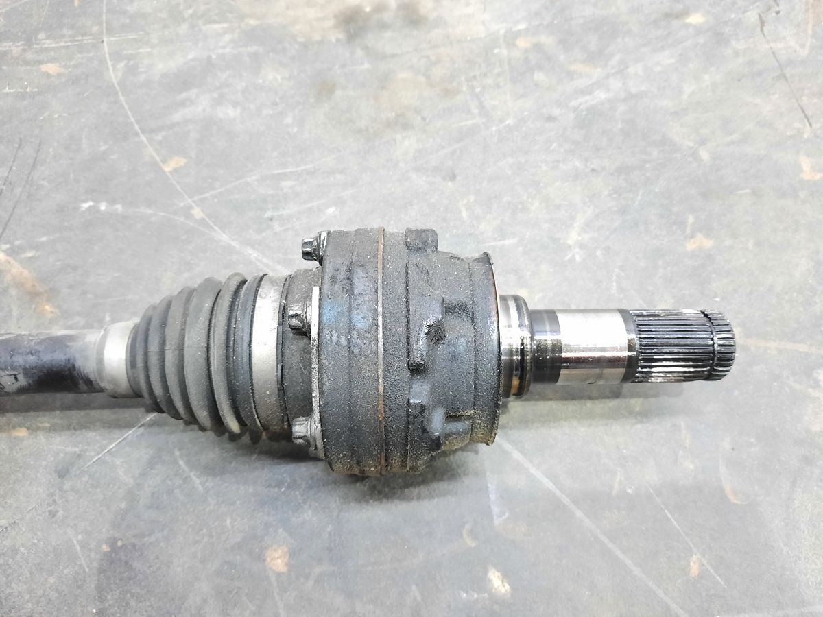 Ats Напіввісь задня права Cadillac ATS 2013-2018 84028741 Cadillac ATS 2