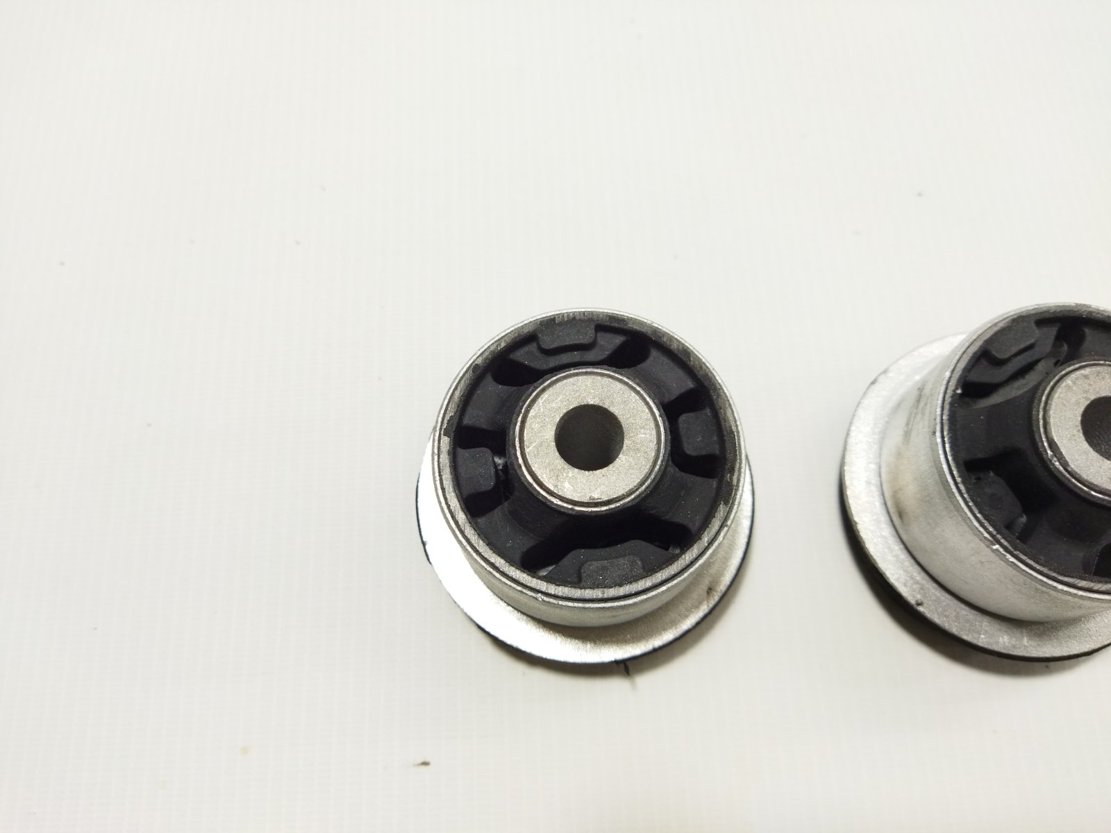 Сайлентблоки рычагов Сайлентблок рычага заднего левый/правый Opel Vectra `95-02 Opel Vectra 2