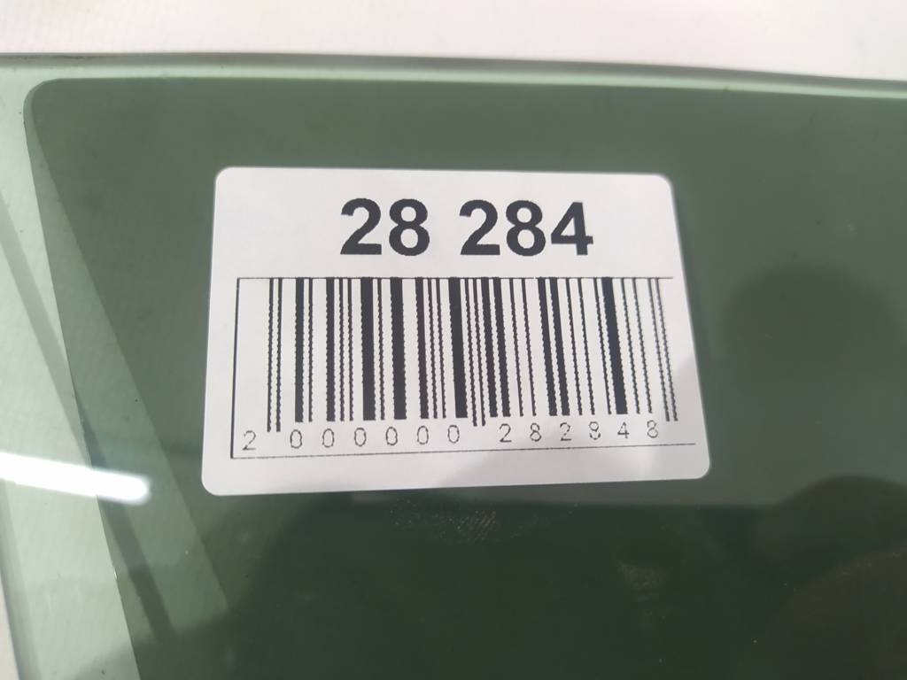 Camry Скло дверей передньої правої Toyota Camry 2015-2017 6810106300 Toyota Camry 5