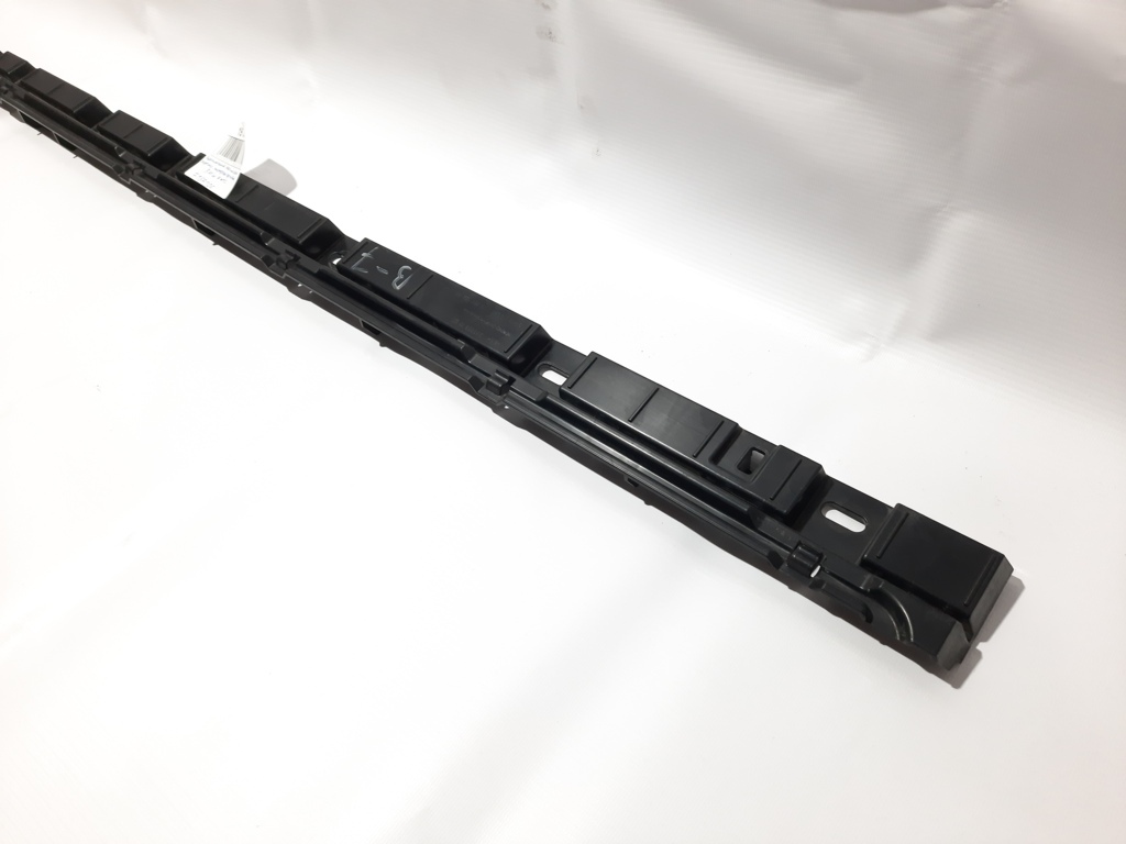 7 series Кріплення накладки порога переднє праве BMW 7 2012 7187106 BMW 7 3