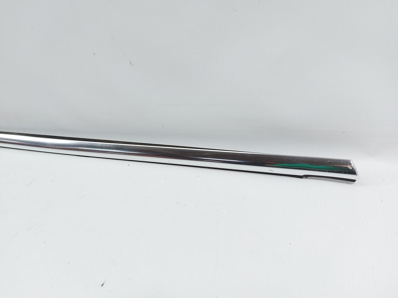 7 series Уплотнительная резинка стекла двери задней правой наружная (хром) BMW 7 2009-2015 51357185240 BMW 7 2