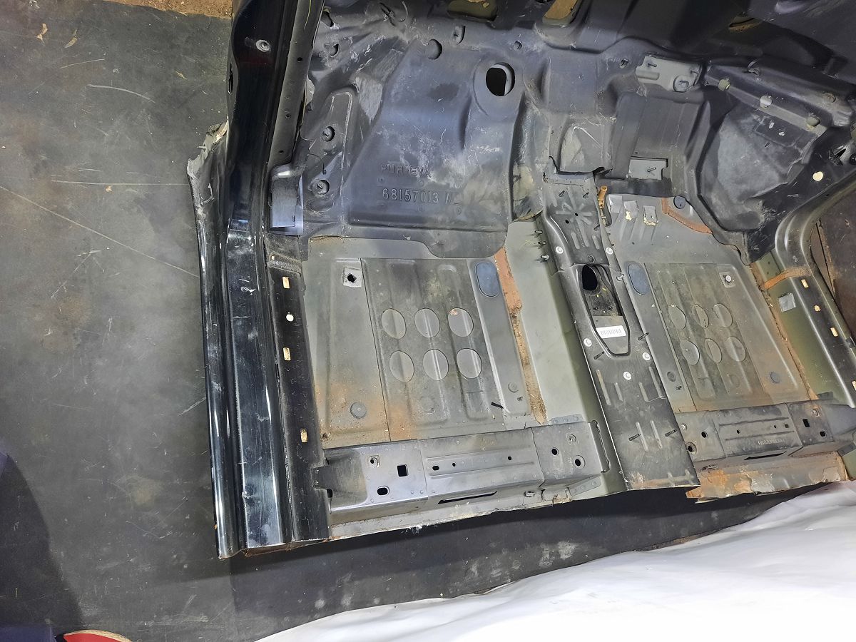 Dart Чверть передня ліва зі склянкою Dodge Dart 2013-2019 68105063AB Dodge Dart 4