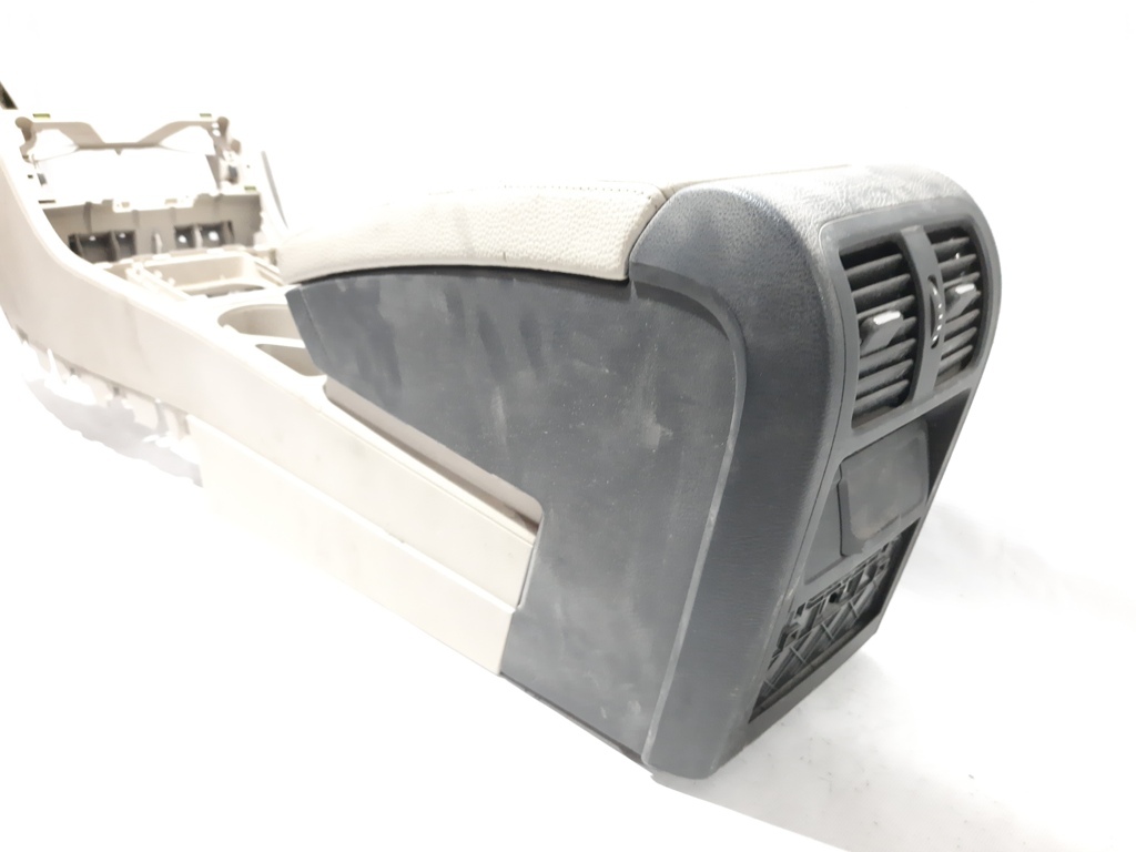 Passat cc Центральная консоль с подлокотником Volkswagen Passat CC 2011-2017 3AB8632431QB Volkswagen Passat CC 3