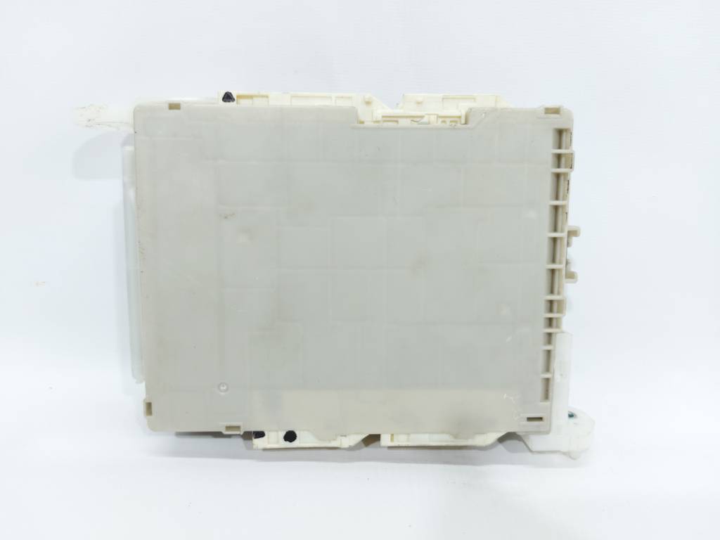 Scion iq. Блок запобіжників Toyota Scion IQ 2012-2015 8273074050 Toyota Scion IQ