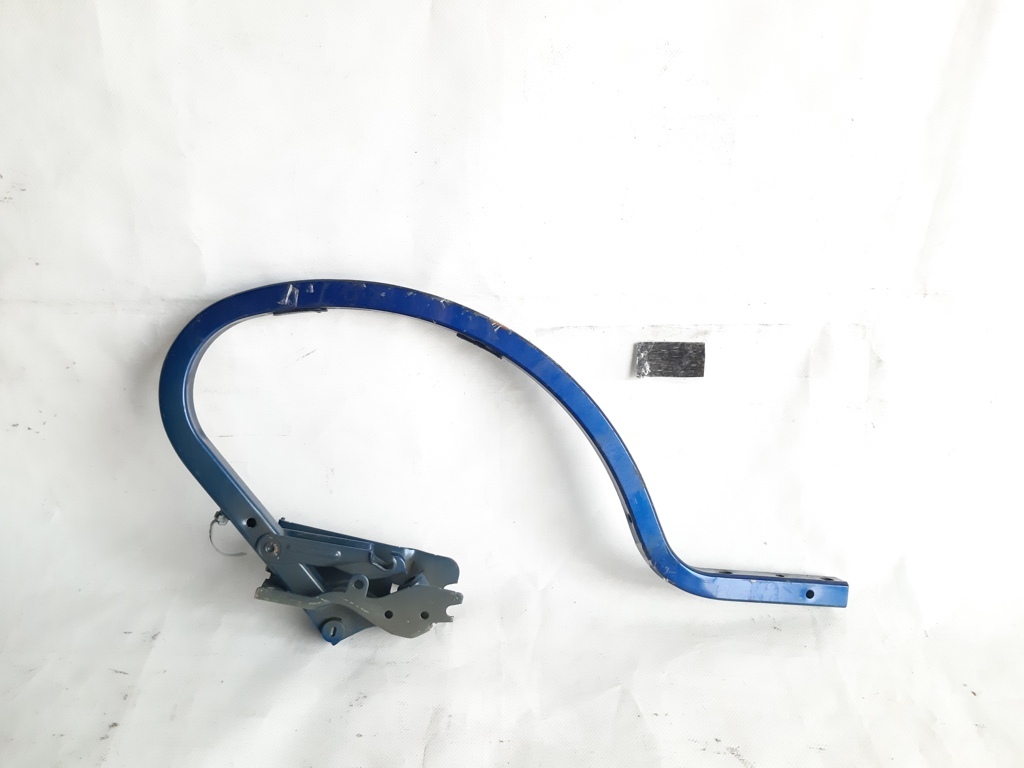 200s. Шарнир крышки багажника правый Chrysler 200 S 2015-2017 68159368AD Chrysler 200 S 200s. Шарнир крышки багажника правый Chrysler 200 S 2015-2017 68159368AD Chrysler 200 S