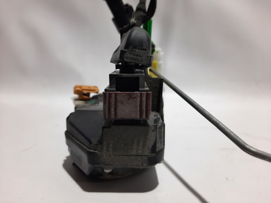 Volt Замок дверей задньої лівої Chevrolet Volt 2010-2016 13579553 Chevrolet Volt 6