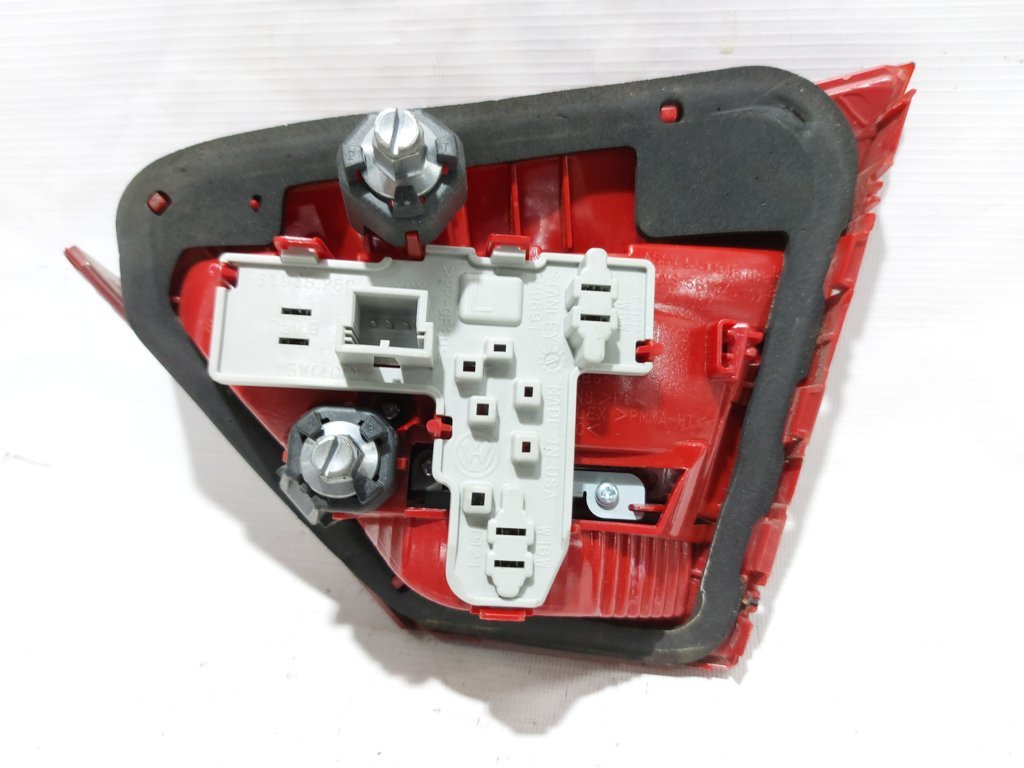 Passat s Ліхтар кришки багажника лівий Volkswagen Passat S 2012-2015 561945093C Volkswagen Passat S 10