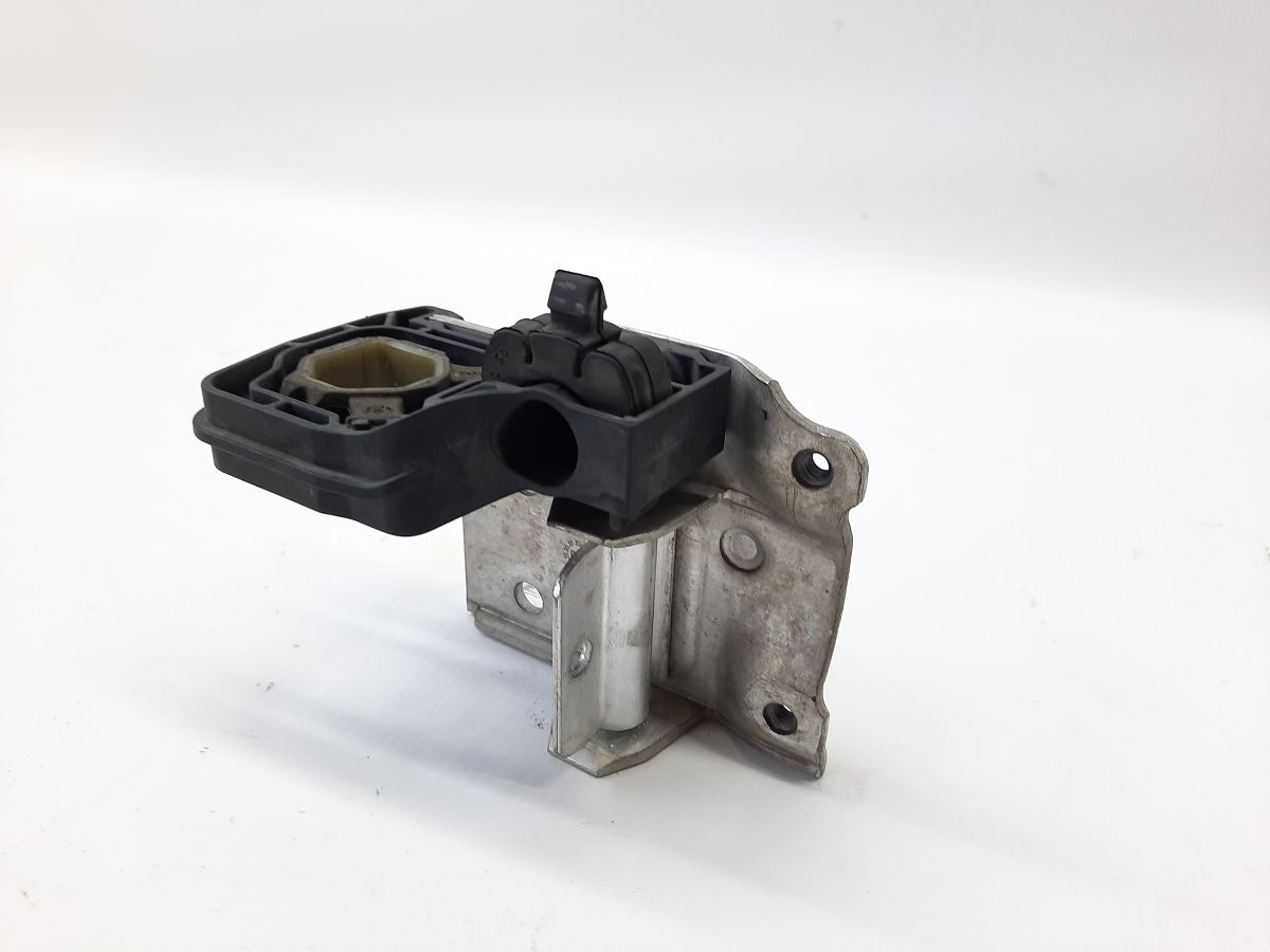 5 series Опора радіатора ліва BMW 5 series 2011-2019 17117575247 BMW 5 series 3