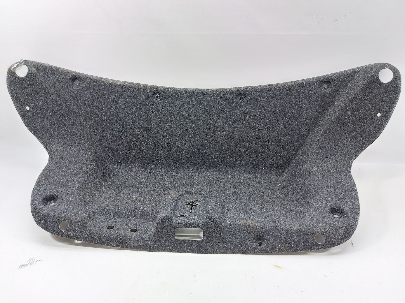 Malibu. Обшивка крышки багажника Chevrolet Malibu 2013-2015 23157000 Chevrolet Malibu