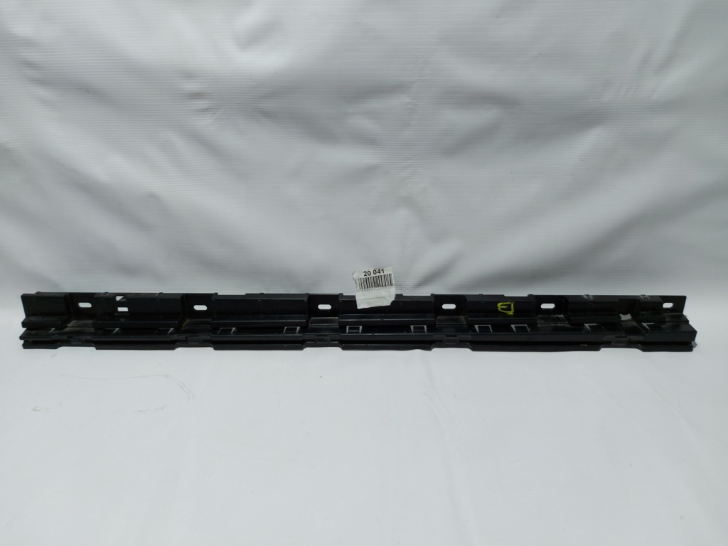 5 series. Крепление накладки порога левого передняя часть BMW 5 series 2011-2016 51777184777 BMW 5 series