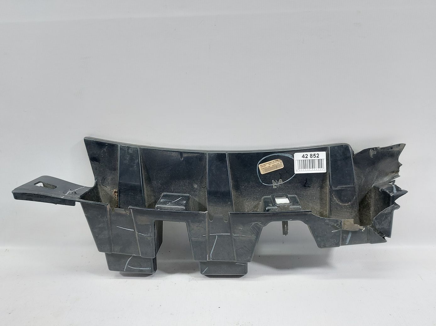 Fiesta. Кріплення заднього бампера центральне (немає шматка кріплення) Ford Fiesta 2011-2019 AE8Z17D995B Ford Fiesta Fiesta. Кріплення заднього бампера центральне (немає шматка кріплення) Ford Fiesta 2011-2019 AE8Z17D995B Ford Fiesta