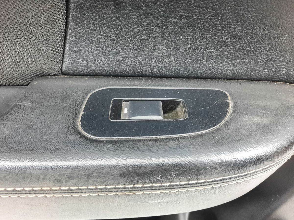 Avenger Карта двери задней левой (черная) кожа с тканью Dodge Avenger 2011-2014 1VW971X9AA Dodge Avenger 3