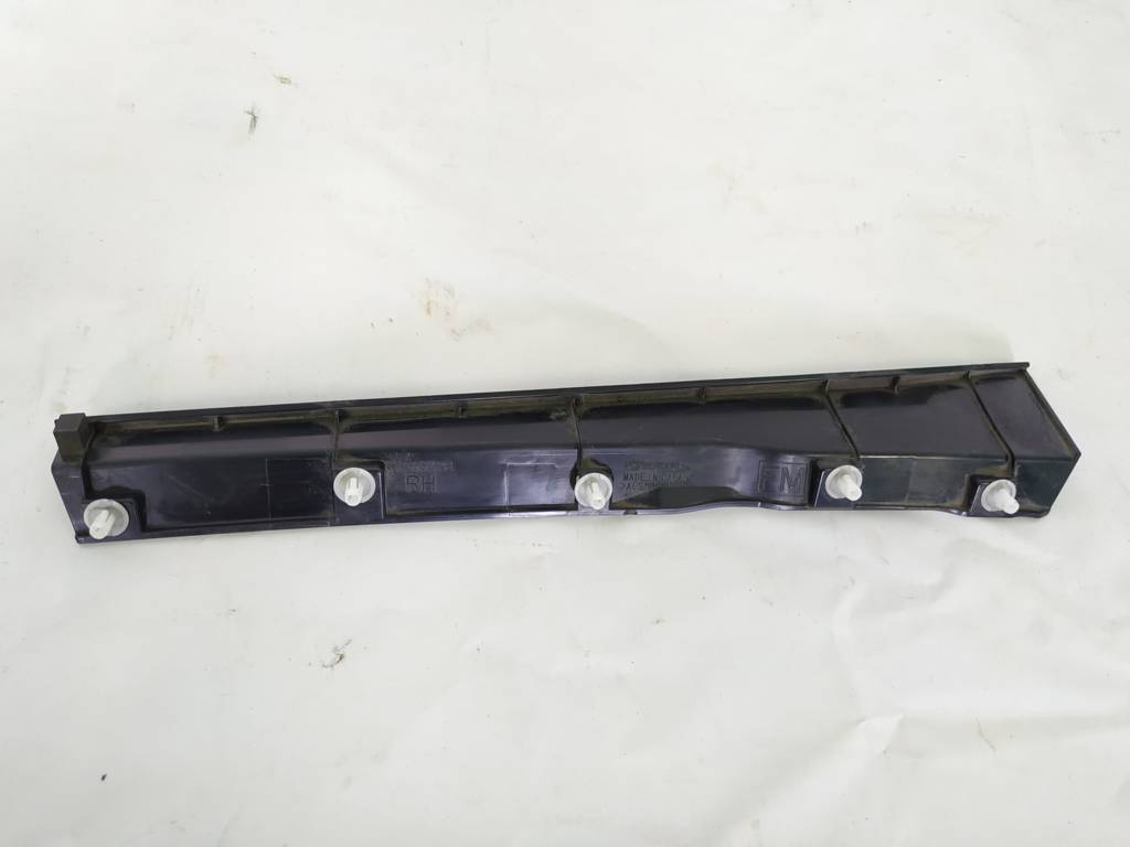 Forester Молдинг крышки багажника правый нижний Subaru Forester 2014-2018 63186SG000 Subaru Forester 2